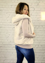 Load image into Gallery viewer, Faux Fur Vest