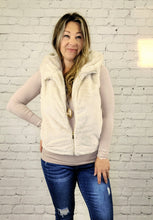 Load image into Gallery viewer, Faux Fur Vest