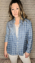 Load image into Gallery viewer, Tencel Button-Up Shirt