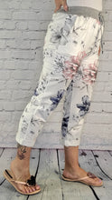 Load image into Gallery viewer, Knit Floral Joggers