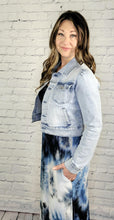 Load image into Gallery viewer, Crop Denim Jacket