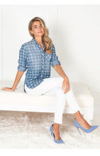 Load image into Gallery viewer, Tencel Button-Up Shirt