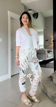 Load image into Gallery viewer, Statement Amour Joggers
