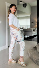 Load image into Gallery viewer, Statement Amour Joggers
