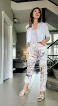 Load image into Gallery viewer, Statement Amour Joggers
