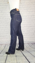 Load image into Gallery viewer, Denver Straight Jeans
