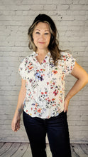 Load image into Gallery viewer, Flutter Sleeve Floral Blouse
