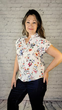 Load image into Gallery viewer, Flutter Sleeve Floral Blouse
