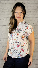 Load image into Gallery viewer, Flutter Sleeve Floral Blouse
