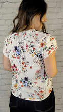 Load image into Gallery viewer, Flutter Sleeve Floral Blouse
